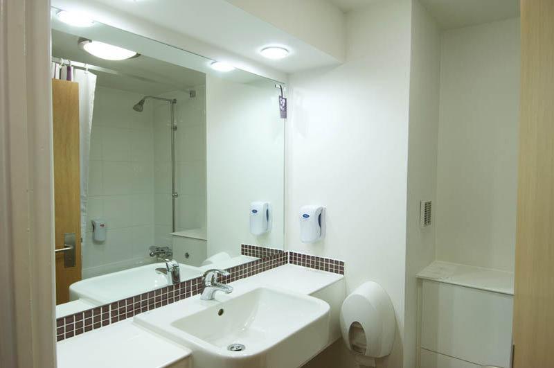 Premier Inn Poole Centre Ngoại thất bức ảnh